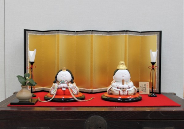 御所満月雛　盛上彩色　毛氈・燭台・花器付　　　（屏風は別途） - 画像 (4)
